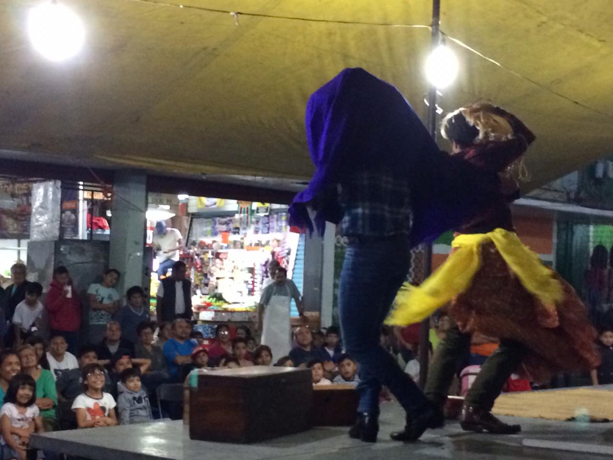 LTrueque's tweet photo. Función FESTIVALES DE BARRIO de la Secretaría de Cultura de la Ciudad de México en el mercado San Juan. De Aragón. 
Viernes 27 de Septiembre  @LaCapillaTeatro @LocuraTeatral @VamosAlTeatr0 @YoVoyAlTeatroMx @CarteleradeT @elteatrocdmx @CarteleraCM @CarteleraCDMX @teatrocartelera https://t.co/1JuTrTRCEK