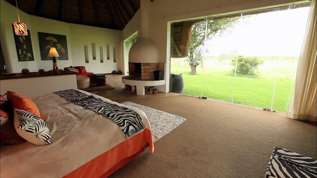 At this hotel, you can wake up with lions and zebras outside your window! 🦁 #ExtremeHotels is on at 8|7c.