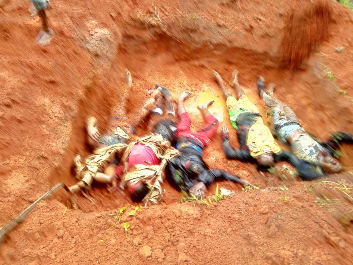 Fombat2's tweet photo. @PR_PaulBiya national "Dielock" #MassGraves in #Bome

[28/09 12:55] +237: Let's tweet Bome Northern Zone yesterday. French CameroUn thugs killed innocent young boys.
[28/09 22:49] Fombat: OMG and UN is unable to stop Dictator Paul Biya😭😭😭😭 @BorisJohnson @UN @commonwealthsec https://t.co/xme5fKQrB3