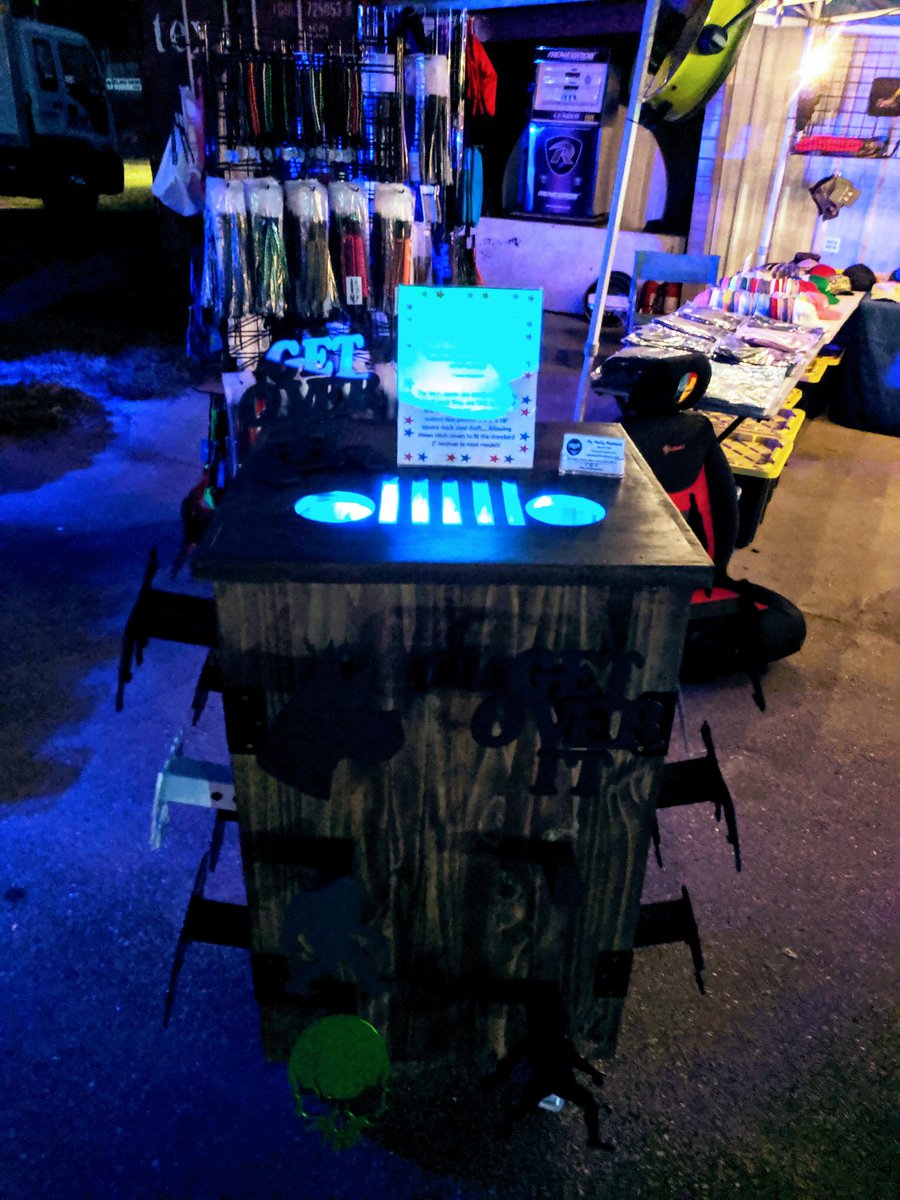 mymetalmadness's tweet photo. AMAZING ... #ThankYou Matt Dillon!! 🤩 Loving this fabulous new display!!👍
#wood #woodworking #carpentar #jigsaw
#hitchcovers #trailerhitchcovers #metalwork #hitchyaride #mymetalmadness #mmmoffroad #Bartact #DV8Offroad #southernjeepfest #southernjeepfestival #theDSGal https://t.co/b6EUgoxxiJ