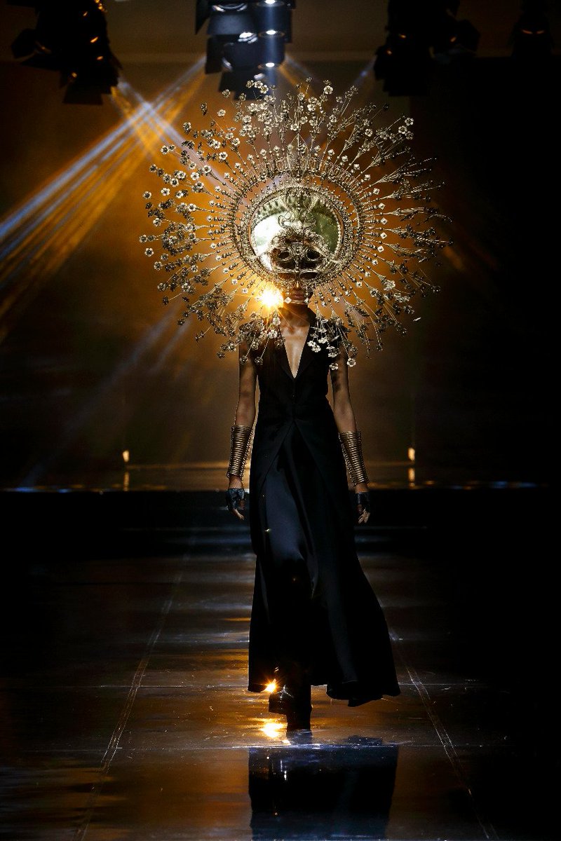 THIS is why I love fashion 😍
HELLO inspiration for my next D&amp;D game!!!! [K]
rinaldyyunardi.com/project/1490/