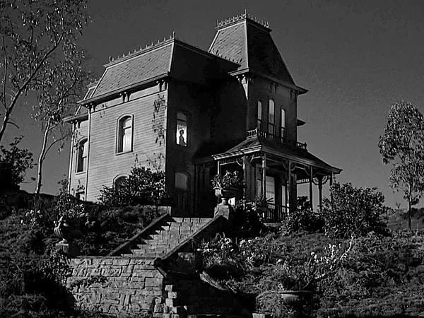 frighttofilm's tweet photo. These three houses all have one thing in common... they all belong to our first topic on episode one of @frighttofilm.

#podcast #truecrime #horror
#frighttofilm https://t.co/gSIYmuINet