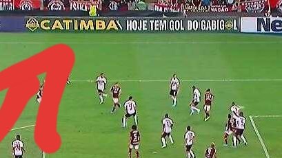 Reneemcj's tweet photo. Que empresa é essa #Catimba !? com uma placa publicitária com "Hoje tem gol do Gabigol" #Flamengo @gabigol 

Vão falar que é falta de respeito se ele marcar hoje e apontar para essa placa !?!? https://t.co/JKqJ8OwhpA