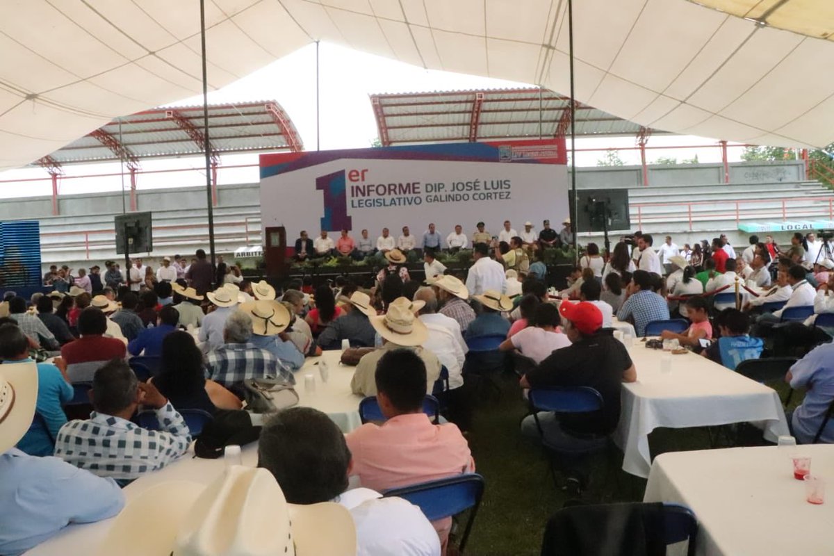 El Diputado <a href="/JosLuisGalind17/">José Luis Galindo Cortez</a> presentó su 1er. Informe Legislativo ante cientos de ciudadanos e invitados especiales. Al evento asistieron el gobernador <a href="/cuauhtemocb10/">Cuauhtémoc Blanco</a>, el presidente del <a href="/MorelosCongreso/">H. Congreso del Estado de Morelos</a> @ponchitodiputad, así como diputados locales y funcionarios.