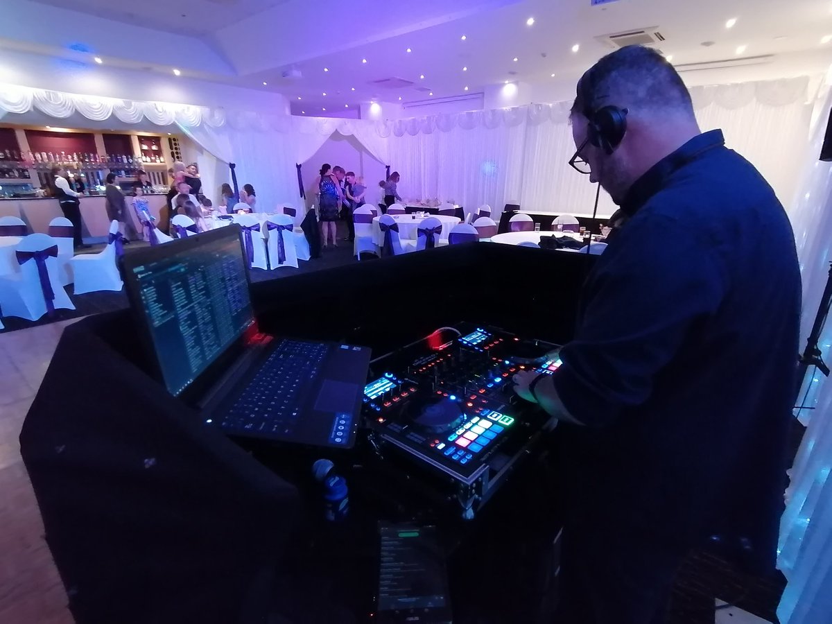 Mike the DJ for @oceancitydjs busy entertaining his audience during the @HugsFromHenry 'Infinity Children's Cancer Ball' at @ChinaFleet 🎚️🎛️🎧🎶🎤💃🕺#dancing #partytime 
@elsiehallam #charity #Saltash #TeamHugs