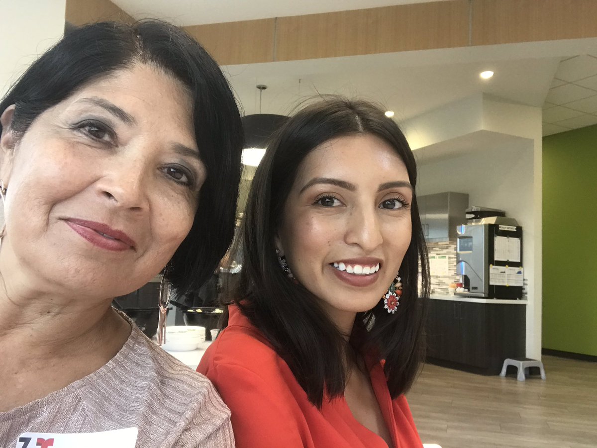 presspassint's tweet photo. Listening to @sandraendotv and @HettyNBCLA giving students great reporting tips at @AAJASanDiego annual fundraiser at @nbcsandiego https://t.co/jXRSoEOcGg