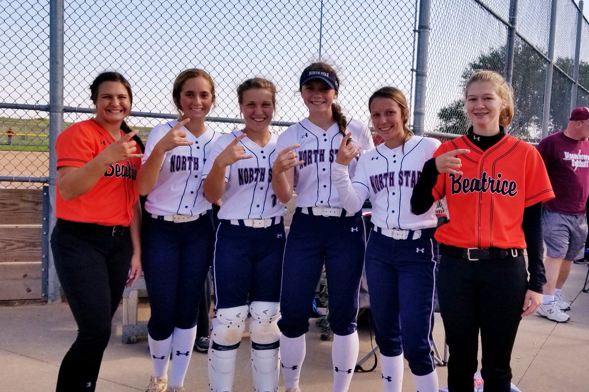 NeGirlsFPForum's tweet photo. Prodigy Easton Elite 16U Roth teammates battled on the diamond @ the LSE tournament - Rylee, Kennedi, Lyndsey, Kyrah, Reece, Reganne
#ProdigyEastonNe. #ProdigyPride #ProdigySisters https://t.co/2I2JJwEnLW