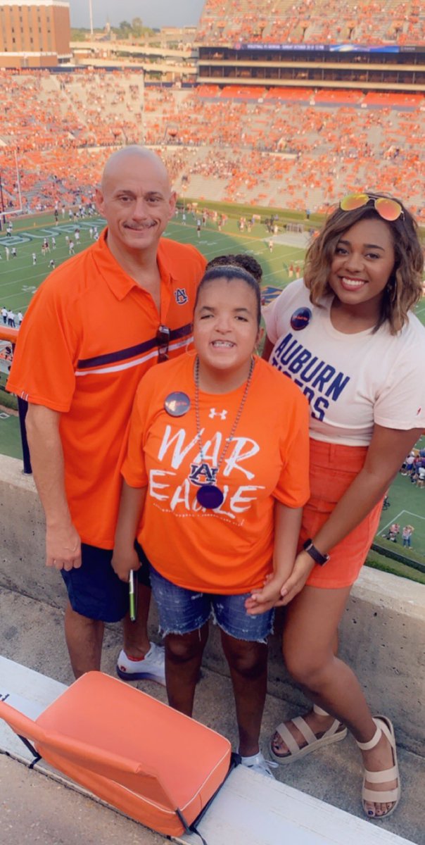 katnicmoore's tweet photo. gameday with dad. we love our auburn tigers 💙🧡 #warragle https://t.co/YeKyNf9Q7p
