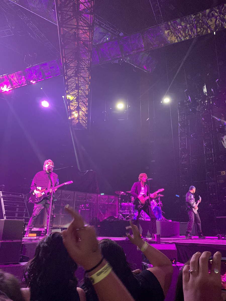 jaylanxv's tweet photo. so what i learned from the #wwjcincinnati, if u show up an hour late u get the best pit spots🤣
thank you guys for being amazing. for the 3rd tome seeing 5SOS, once again, they didn’t disappoint. #5sos #lukehemmings #ashtonirwin #michaelclifford #calumhood #worldwarjoytour https://t.co/VgqSgCda7F