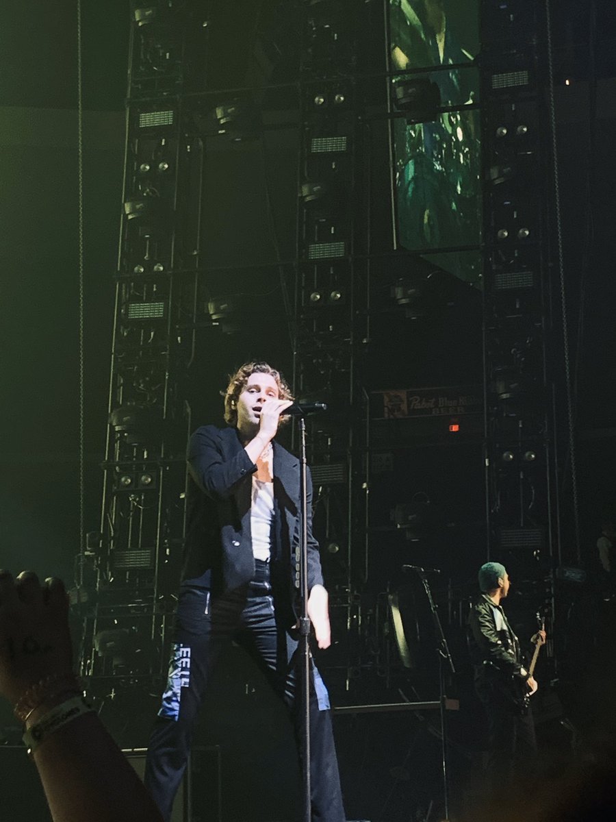 jaylanxv's tweet photo. so what i learned from the #wwjcincinnati, if u show up an hour late u get the best pit spots🤣
thank you guys for being amazing. for the 3rd tome seeing 5SOS, once again, they didn’t disappoint. #5sos #lukehemmings #ashtonirwin #michaelclifford #calumhood #worldwarjoytour https://t.co/VgqSgCda7F