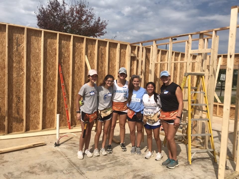 UncClubSoftball's tweet photo. Had fun volunteering at Habitat for Humanity today! 🏠💙🥎☀️ https://t.co/iHJZJ39yx2