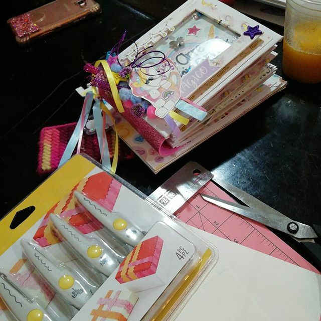 soy_mama's tweet photo. Hoy toca curso personalizado con @menly.crafts por fin me tomo un rato para mi y para crear algo bonito! Gracias @menly.borjas!

#Scrapbooking #CraftyMom #CraftyBlogger #CraftyGirl #crafts https://t.co/zaIzjvGry7 https://t.co/cmh37ktgTG