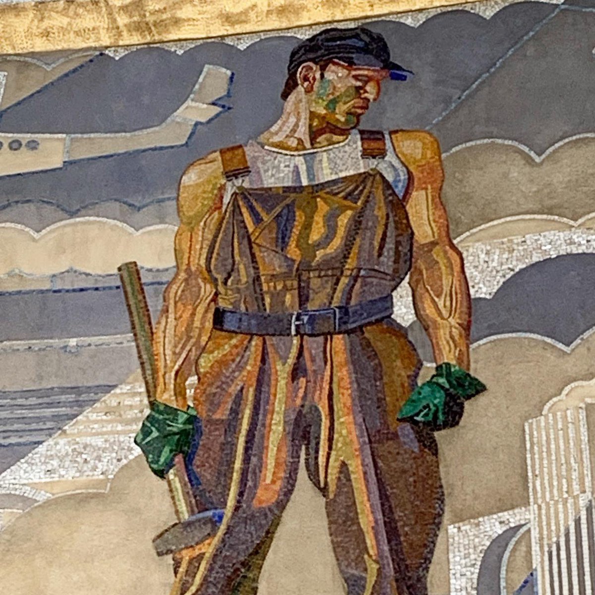 MarkBSchlemmer's tweet photo. The bands of glass mosaic murals just under the dome of the Cincinnati Union Terminal (now the @CincyMuseum) are by the portraitist #WinoldReiss. There's plenty of flex on display here. ๐ช๐ผ #CincinnatiUnionTerminal #CincinnatiMuseumCenter https://t.co/tfRRao2IHg