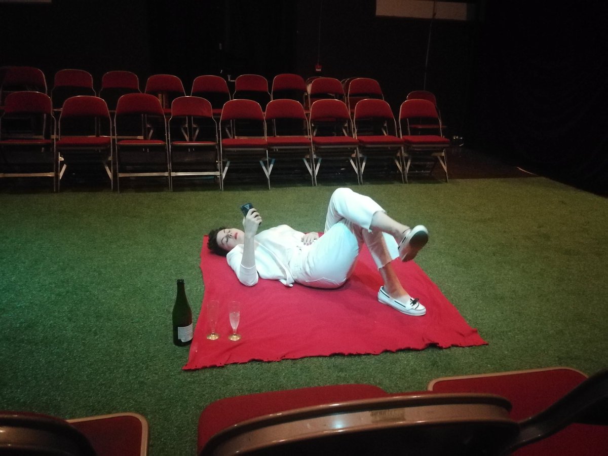 Congratulations to @captainflorence female writer, director &amp; producer of <a href="/theopentheplay/">THE OPEN</a> Deeply uncomfortable viewing of a dystopian future post-Brexit. Fab acting including the beautifully comic <a href="/EmmaAust1n/">Emma Austin</a> (seen here working very hard!!) On for 2 more weeks <a href="/SpaceArtsCentre/">The Space</a>