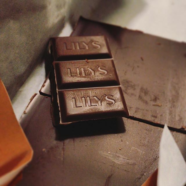 _avoketo's tweet photo. Halloween is around the corner... the perfect time for talking #ketochocolate .. I’ve been choosing alternative sweeteners for almost 3 years. Now, more than ever, numerous #ketofriendly and #lchf options are making their debuts in stores or online.
- 
M… https://t.co/MrmsGcqpzi https://t.co/7P57pUw4AY