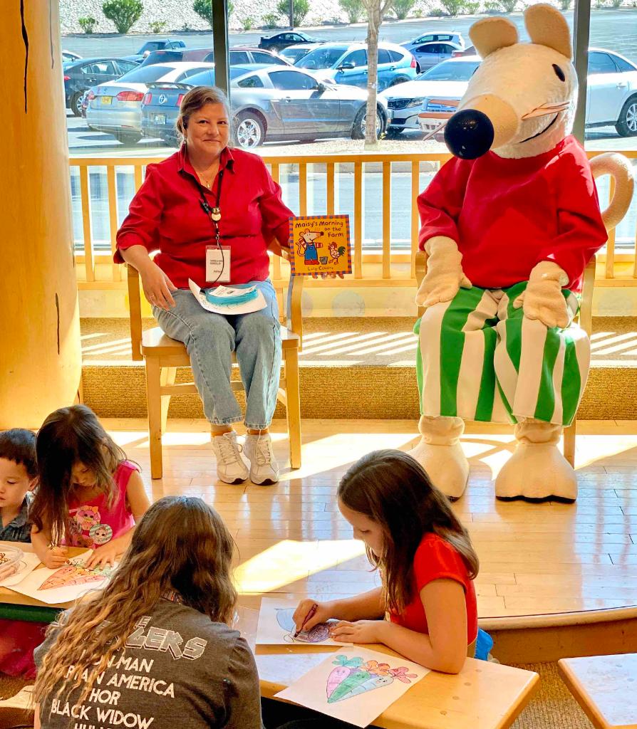 BNLasCruces's tweet photo. We had so much fun at our Friday #BNStorytime! We even had a special guest show up! Thank you to booksellers Adriana and Kimberly for running the event. 
We have storytime every Friday at 10AM and Saturday at 11AM! https://t.co/r4mpPlFJDm