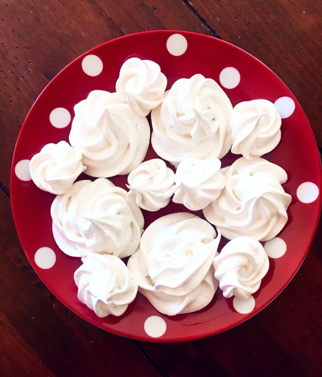 Vanilla Meringue Cookies precylarkins.wordpress.com/2019/09/28/van…