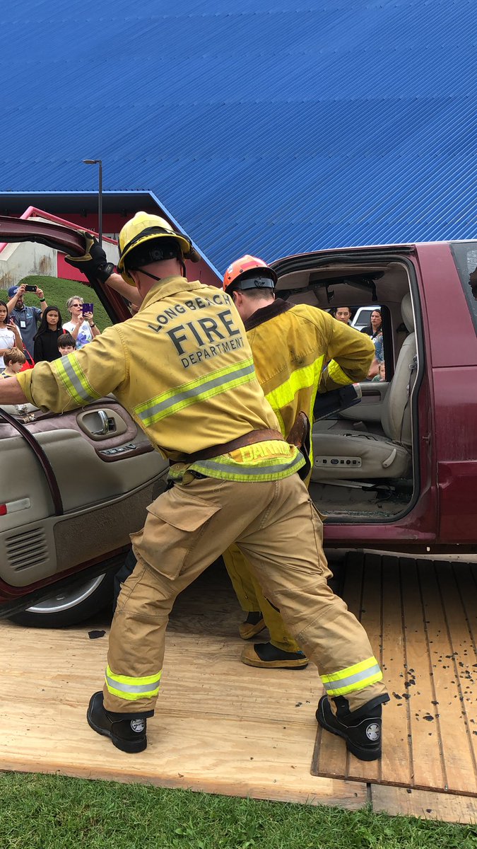 READYLBC's tweet photo. .@LBFD demonstrating how the jaws of life work! #READYLB https://t.co/OASYcKgjWa