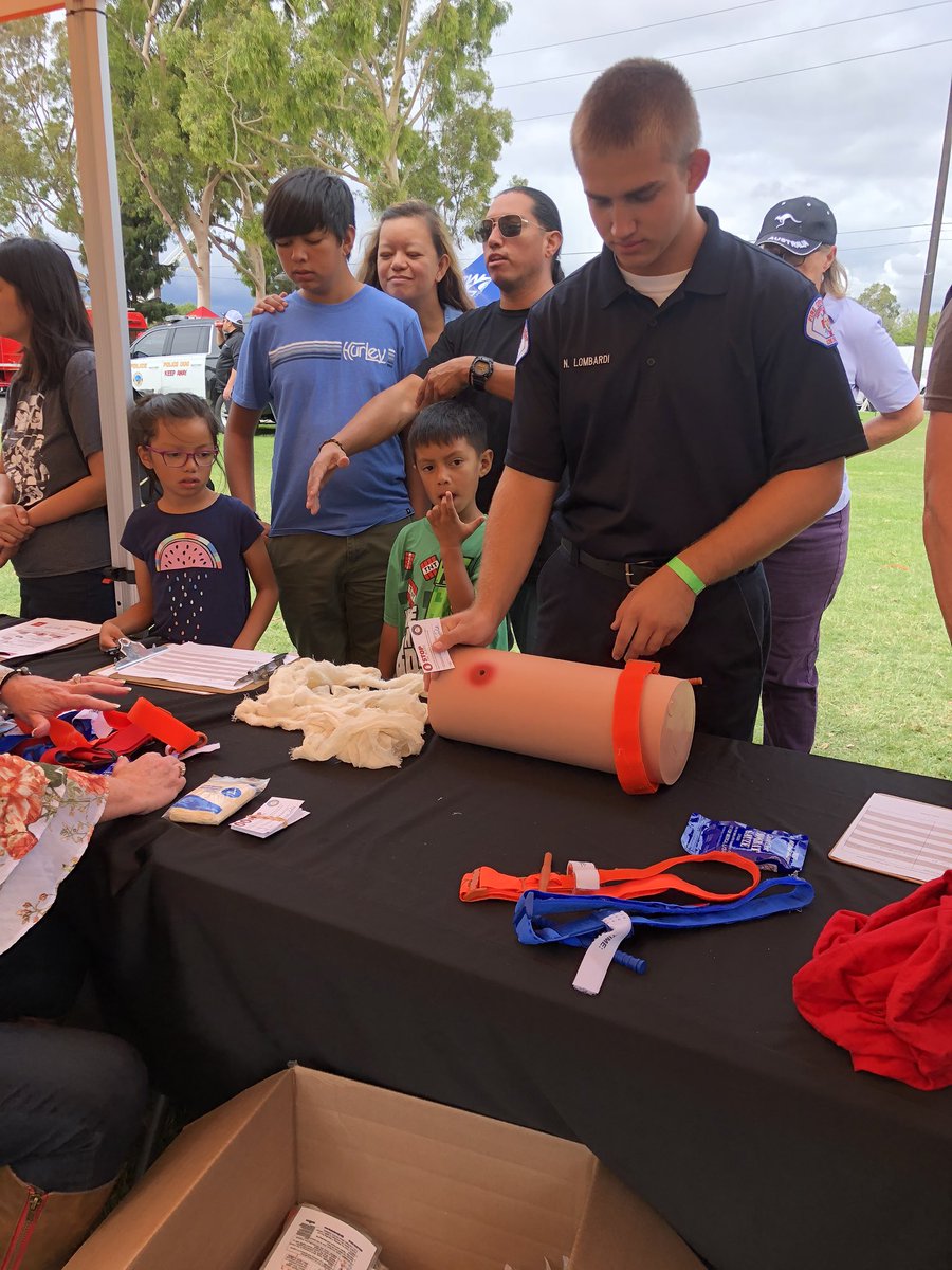 READYLBC's tweet photo. .@DignityHealth came out to teach the community how tourniquets work and provided stop-the-bleed training/kits! https://t.co/gG5IyelcXU