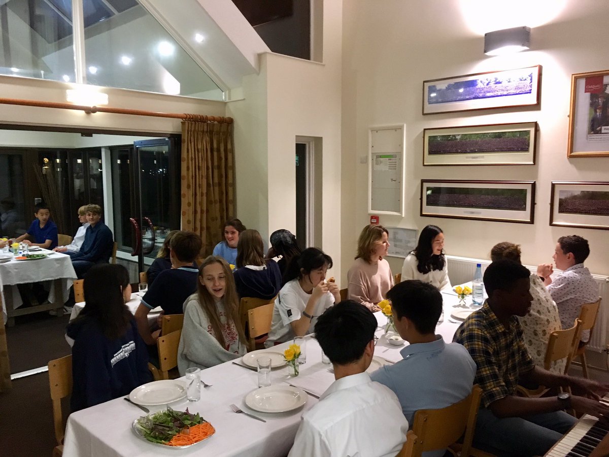 HaywoodsHouse's tweet image. Great evening hosting @rushebrookes 4th Form at our wonderful @HaywoodsHouse #goodtimes #boardingcommunity #reallygoodcompanyawayfromphones