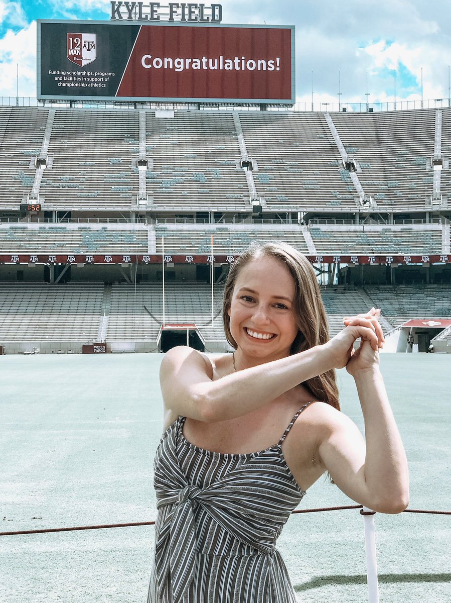 Wishing all of our sisters a sweet congratulations for getting their Aggie bling this weekend✨💍 we are so proud of you!! 🤩 #aggieadpi #RingDay
