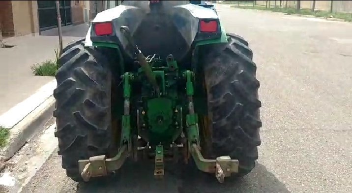 vientonortesa's tweet photo. EN VENTA tractor JOHN DEERE 5415N 75 hp, tracción simple, con 1 VCR y 3 puntos, año 2012, 5.100 hs de fabrica. Es ideal para viña, frutal o parque. Más info x DM. Agradezco RT. https://t.co/3RC4Qt2a6C