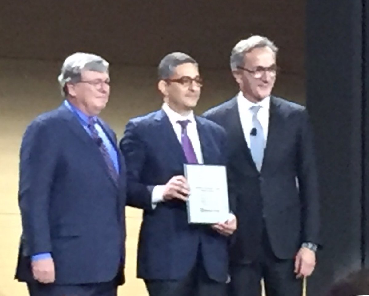 DrJohnSuh's tweet photo. Congratulations to @NimaSharifiMD for receiving the scientific achievement in basic science research at the 2019 annual staff celebration!  Very proud to call you a colleague in the fight against cancer.  #CleClinicCancer @CCLRI https://t.co/umlmMnrzuL