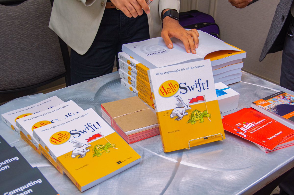 CreativeFdnWPG's tweet photo. Book signing with @TajyMany at our 20th anniversary gala! https://t.co/PkvytbZSwN