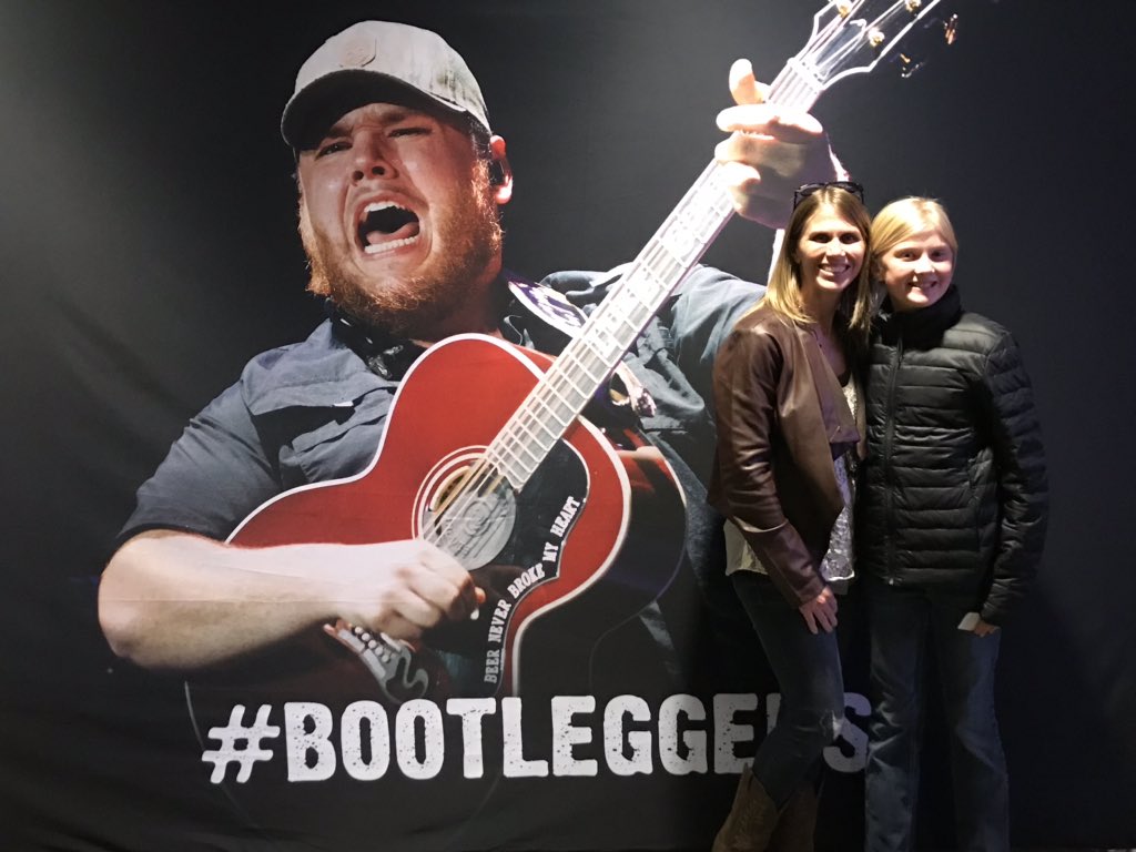 KristaIsaacs's tweet photo. We are ready! #k102lukecombs https://t.co/4Xrfi94NK7