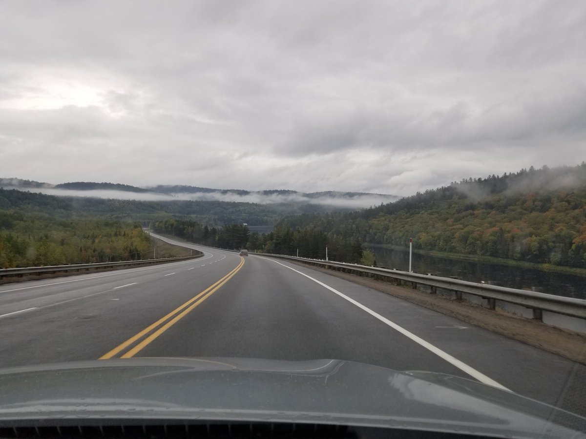 Ton_voisin's tweet photo. Le genre de route qui me ferait m'acheter une moto! C'est beau ton coin @CarolineLamarre #Route155 #Vacances https://t.co/JJn4LL7tc6