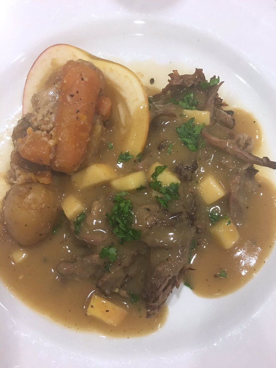 MultiMave's tweet photo. Third course Apple Pot Roast! #BiteAndBelieve
#CookingwithEnvy @Publix
@EnvyApples #ad https://t.co/2npNglpm4F
