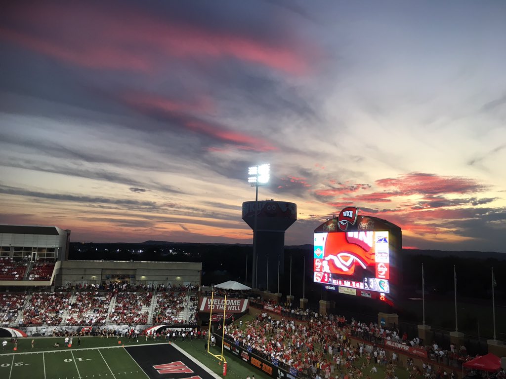 TheTowelRackWKU's tweet photo. Name a more beautiful campus. I’ll wait 😍 https://t.co/ZwNfUixVv8
