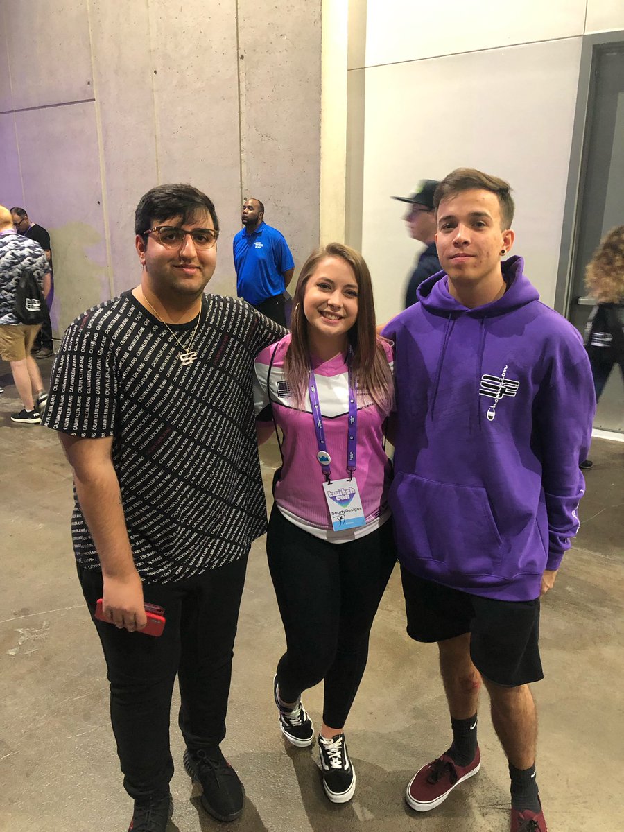SHORTYPlE's tweet image. Just a few of the best people in the convention! 💜