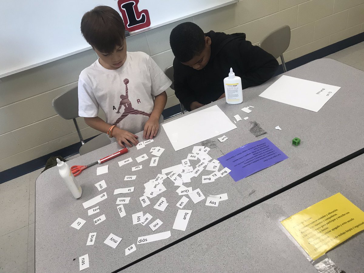 Learning #Spanish and having fun! <a href="/Selma_Middle/">Selma Middle School</a> fifth graders 🎉