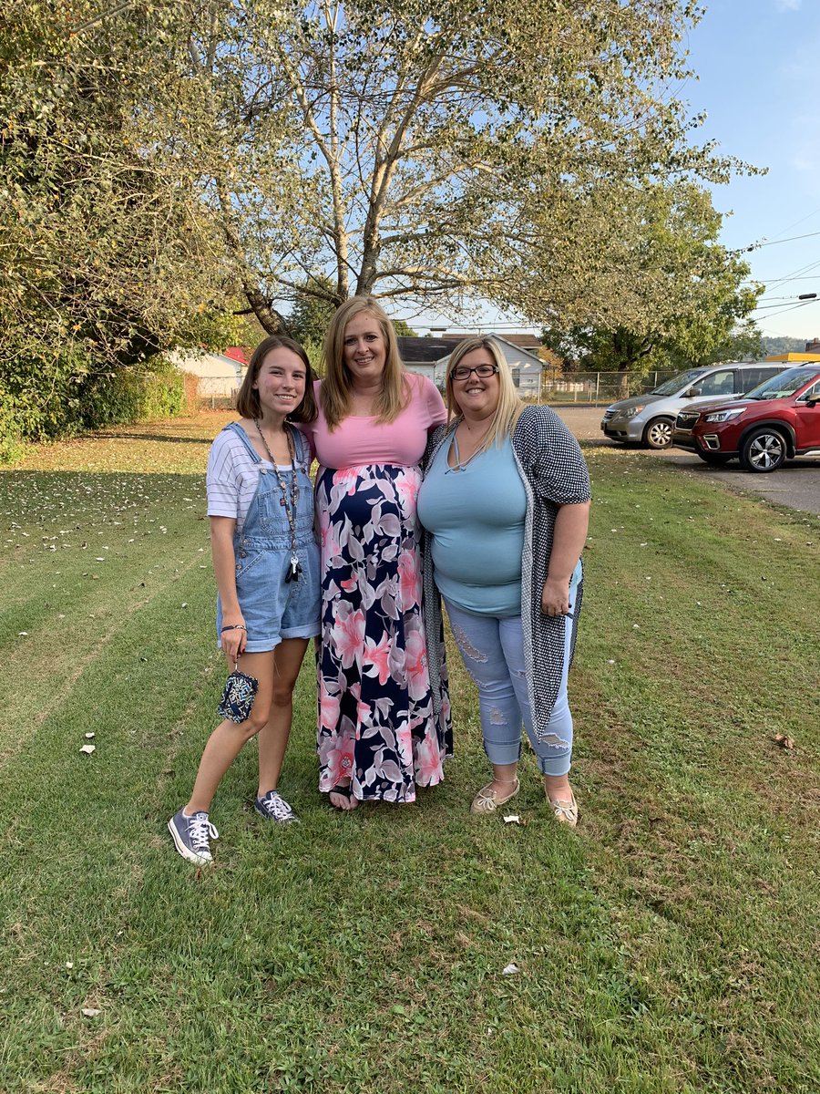 ericadmcdaniel's tweet image. Hannah, Chrissie, and Me 💕