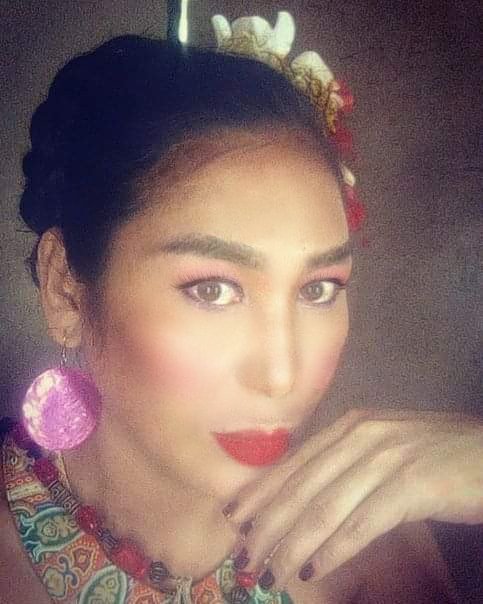 santylayno's tweet photo. Channeling my inner Frida Kahlo today and realize that I am many things and I can't wait to try as much as I can! I am a mass of possibilities!

#rebel #fridakhalo #unibrow #freedom #expressyourself #crazy https://t.co/ZZqfklFlUd