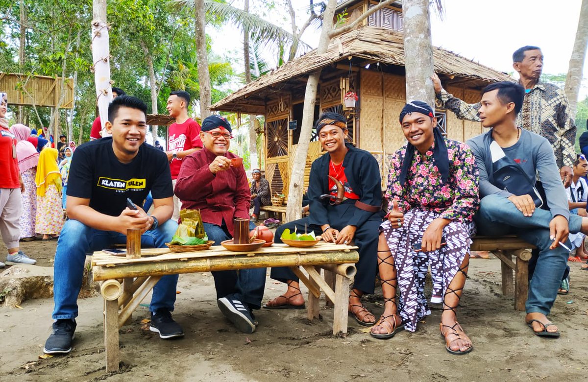Matur nembah nuwun pak <a href="/TrenggonoYA/">Pakde Trengg</a> sudah berkenan rawuh ke Destinasi Digital Kampoeng Pendekar.
<a href="/GenmileCilacap/">GenPI Cilacap</a> <a href="/GenPIJateng/">GenPIJateng</a> <a href="/Sinoeng69/">Sinung N. Rachmadi</a> <a href="/donkardono/">aryosatyo dk</a> <a href="/shafigh/">shafigh p. lontoh</a> <a href="/TattoSPamuji/">Tatto Suwarto Pamuji</a>