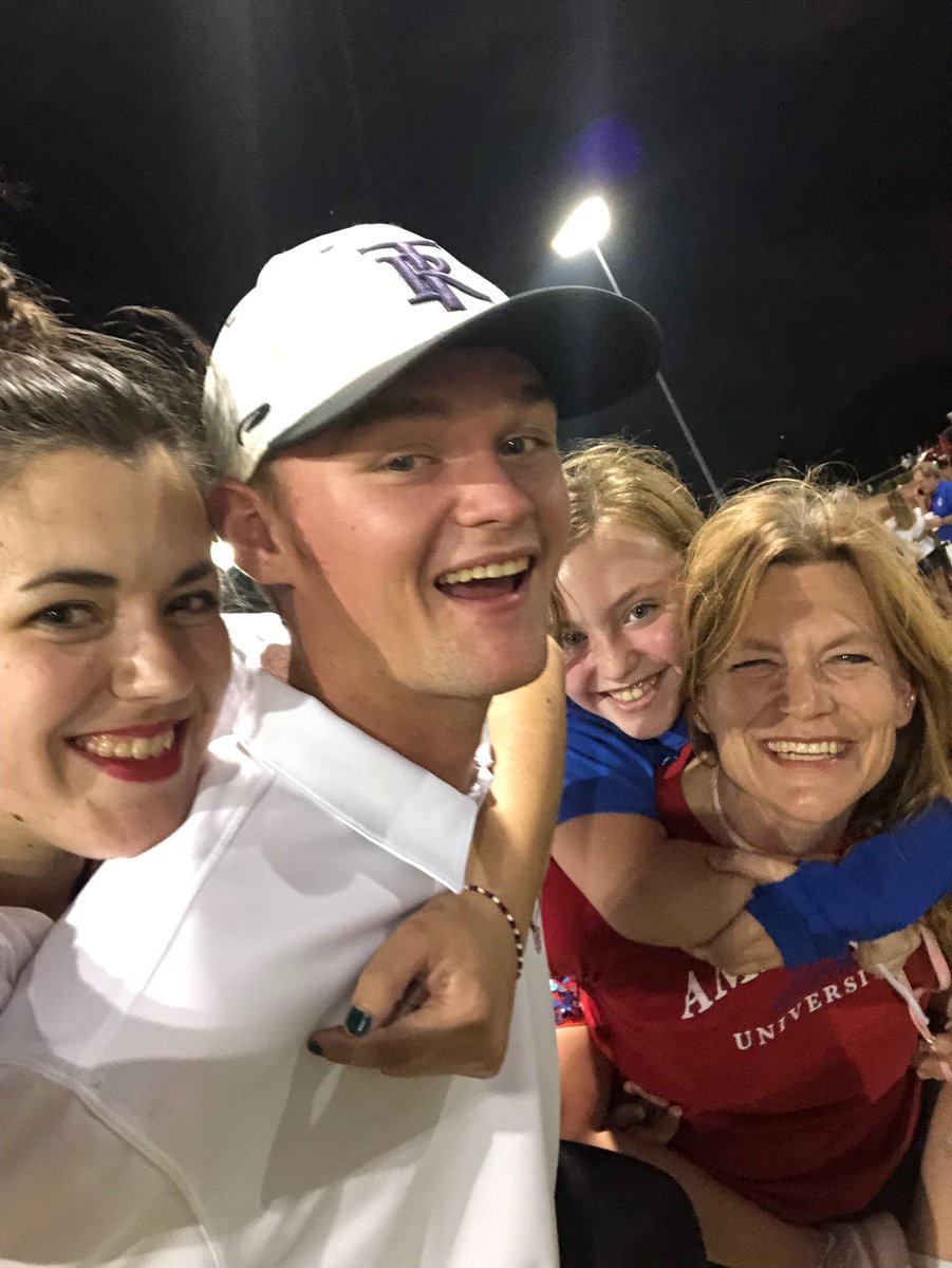 ColemanCsc3's tweet photo. Fun at parish hobo 2019!! https://t.co/2bCNzk7wAK