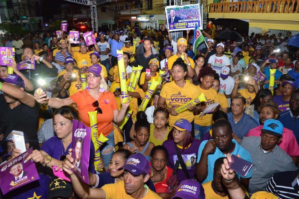 ImpulsaAzua's tweet photo. #LaFuerzaDelPueblo se manifestó este sábado con @LeonelFernandez en Santo Domingo Norte. #Impulsa https://t.co/AyknjeeFVs