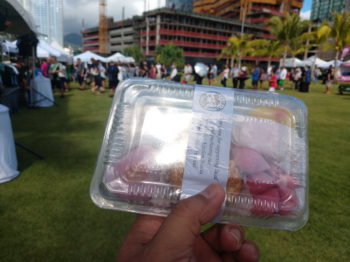 harrycovair's tweet photo. #RiceFest everyone made a BEELINE to @VH07V's tent for the #2LadysMochi BOOYAH‼️ https://t.co/L45uL9PLyX