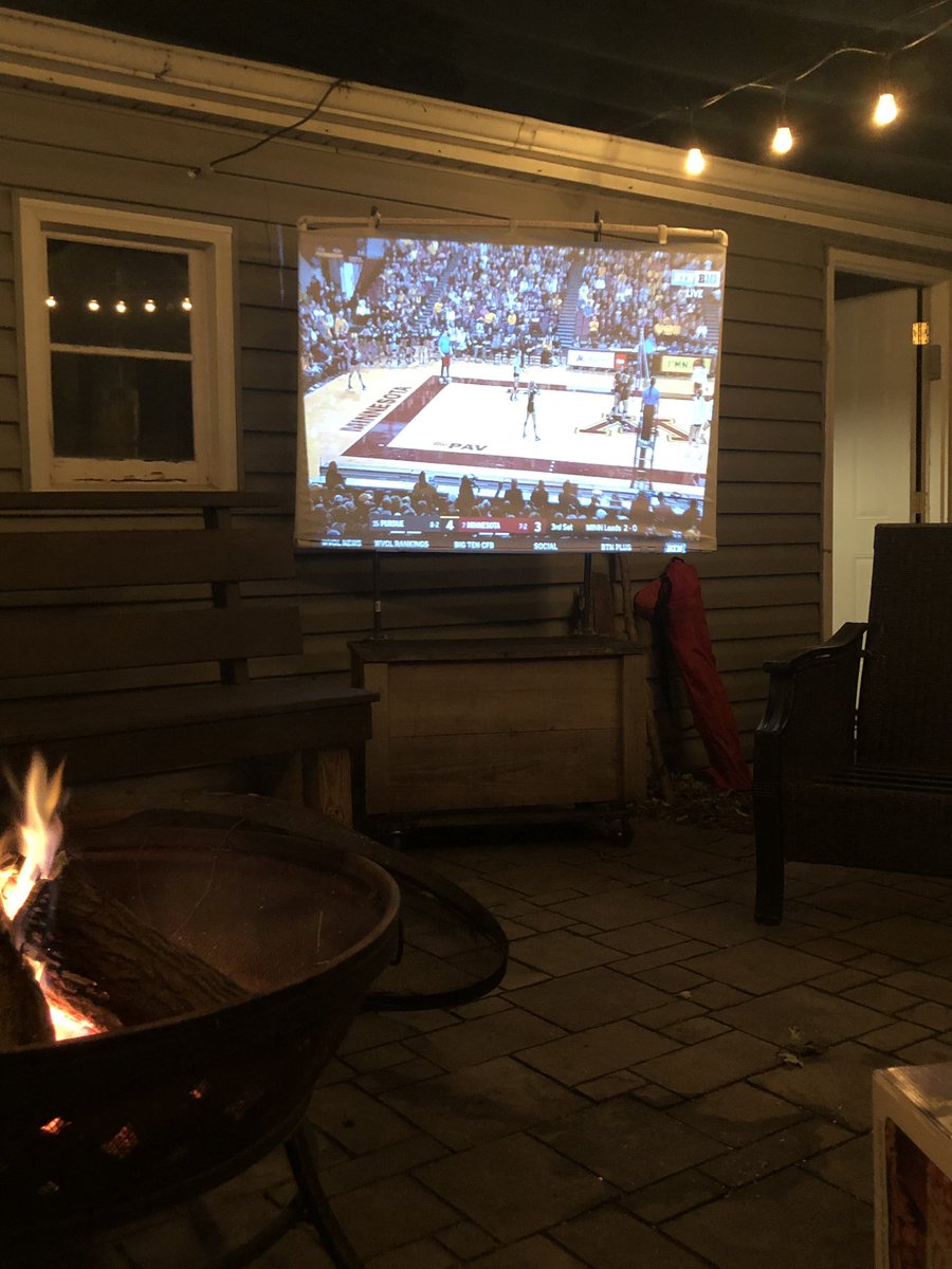 AIossi12's tweet photo. Go gophers! #btnblockparty https://t.co/FGhv6BpD4m