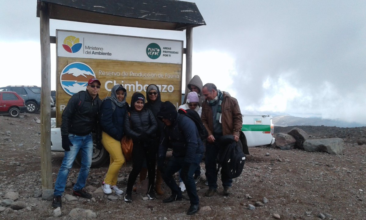 CubacooperaEcBA's tweet photo. #Aniversario59CDR #Cuba @embacuba_ecuad @CubacooperaEc @CubacooperaCu Integrantes de la BMC Ambato-Baños en Ecuador, de excursión al volcán Chimborazo en saludo al aniversario 59 de los CDR, que nunca nos falte la alegría y ese espiritud indomable que tenemos los cubanos. https://t.co/R7cagJzaND