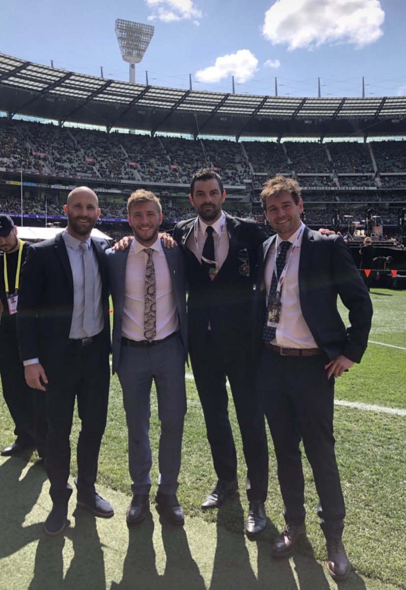 sydneyswans's tweet photo. One last farewell for these legends
π’β€οΈ #ProudlySydney https://t.co/HA05uNoE7z