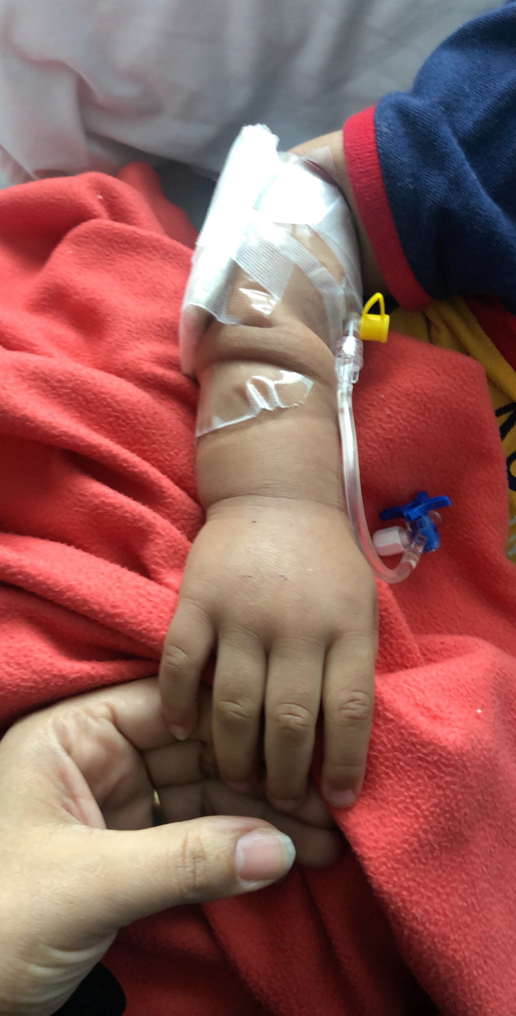 Al Wale On Twitter مستشفى خليص ي تتعدل ي تتقفل ممرضة ما تبغى تغير إبرة المغذي يد الولد انتفخت و هي تقول عادي المغذي مايمشي أبدا Https T Co Iytnscpv7l Twitter