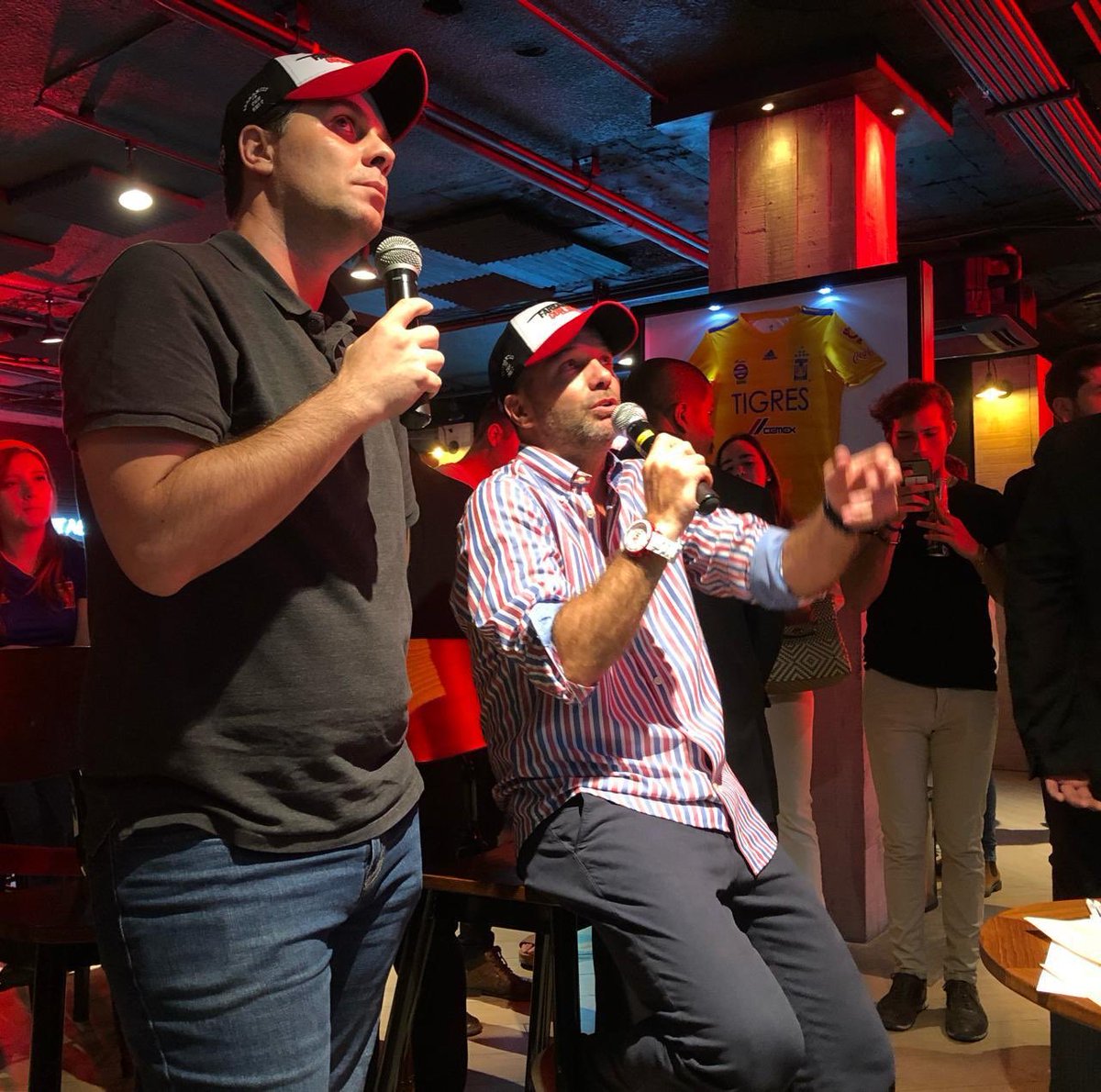 SancadillaNorte's tweet photo. ¡Impresionante! @martinolimx y @garciaposti están narrando en vivo en @CasaNomo este clásico regio 

@cervezatecate #SomosFútbol https://t.co/zShb2wFkbd