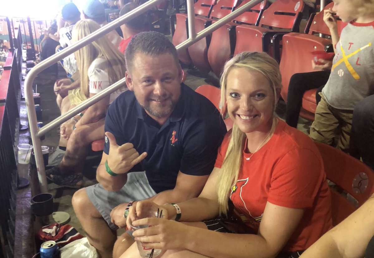AngieCirtin's tweet photo. Not the outcome most of us wanted but an #amaysing night @StlCardinaIs with our @diamondresorts marketing partners at our VIP event. So love meeting more of my Diamond family! #DiamondLifeForMe #IntentionalCulture #Missour1 https://t.co/yVxw0m54Nv