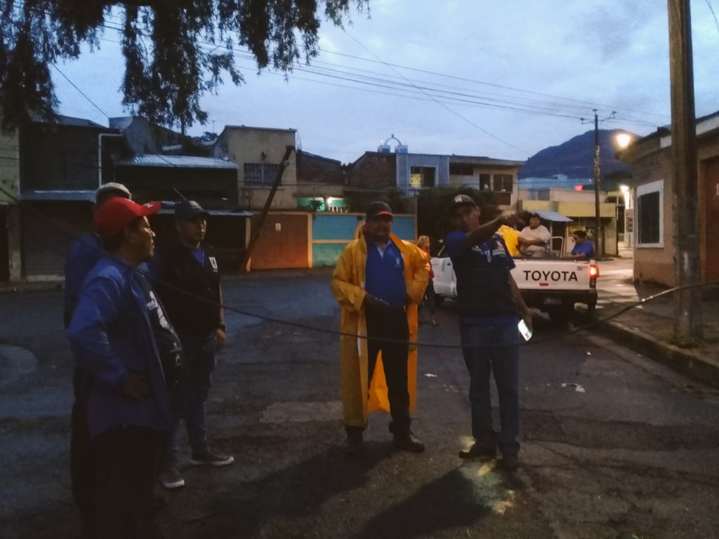 DefenssaCapital's tweet photo. Personal del Distrito I, tras las fuertes lluvias se encuentra monitoreando los diferentes Puntos de vulnerabilidad del Distrito.
#SSInteligente #Smart912SS https://t.co/GUKuVdlIHa