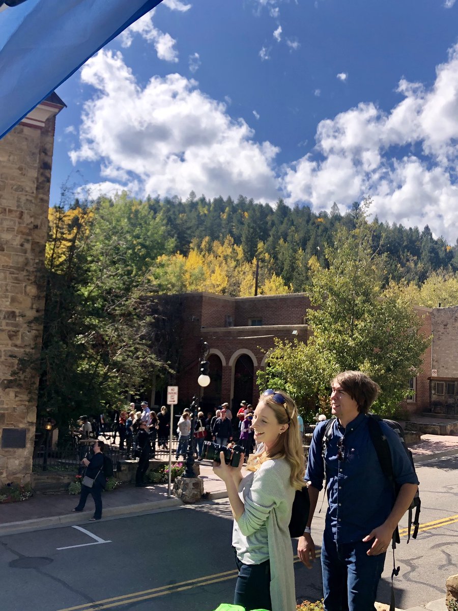ccityopera's tweet photo. It was another beautiful day at the Central City Plein Air Festival! There’s still one more day of outdoor painting and fall colors to experience. We’ll see you there tomorrow 🍂🍁. Info: https://t.co/tsHoqCuE8M #ccopleinair #ccityopera #centralcityopera https://t.co/nzdSXhaq5V