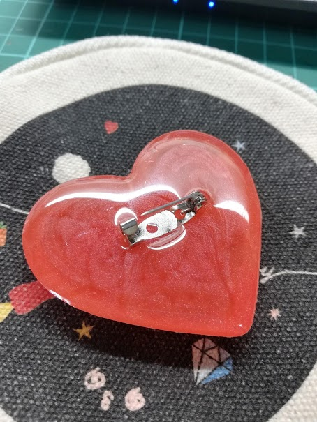 simplespringsGO's tweet photo. [PLS RT | 🇺🇸USA GO] Resin Charms by @17incarrotland
✧ Customizable words and colors~
✧ Charm/pin options
✧ Price: $2 - $5 
✧ Deadline: October 7 
✧ Form: https://t.co/d7u8otyRdS https://t.co/j8tZHvEa9P