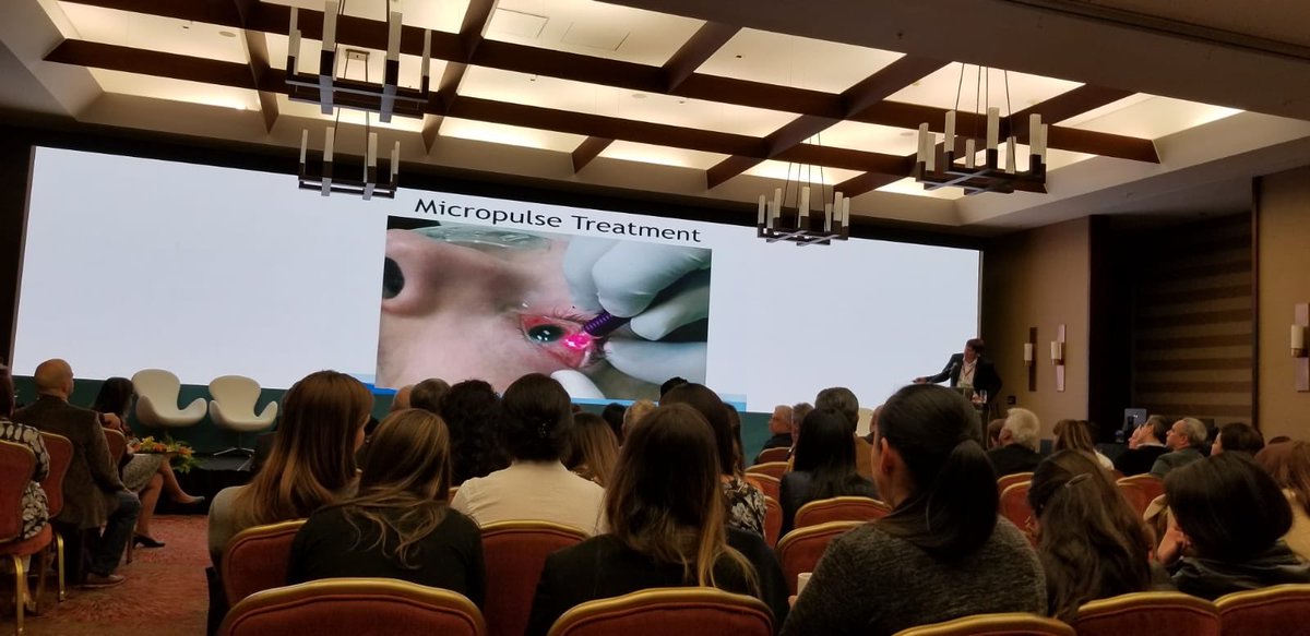IRIDEX's tweet image. Dr. Robert Noecker sharing experiences and discussing the benefits of treating glaucoma with #MicroPulse therapy using the MicroPulse P3 probe at the XXVII Congreso Bienal de Glaucoma in Bogotá, Colombia. #bienalglaucoma